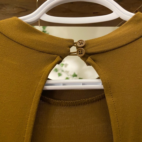 Open back long sleeve dress. Nice thick and stretchy material! - Picture 2 of 4